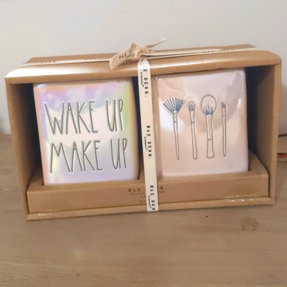 Rare Wake up Make Up Brush Holder